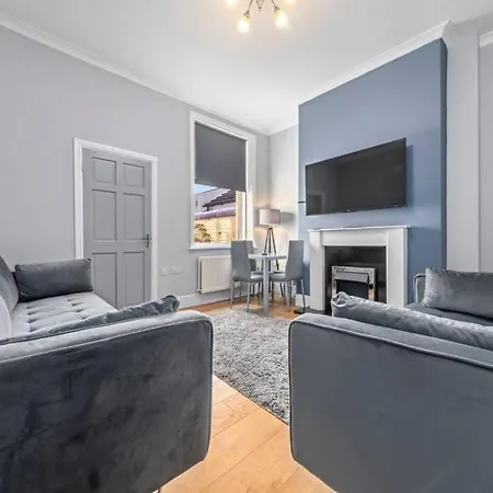 Apartment 3bed Sleeps 6 *